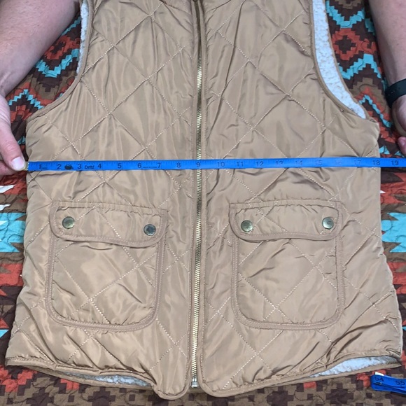 Reservable Vest - Picture 8 of 9